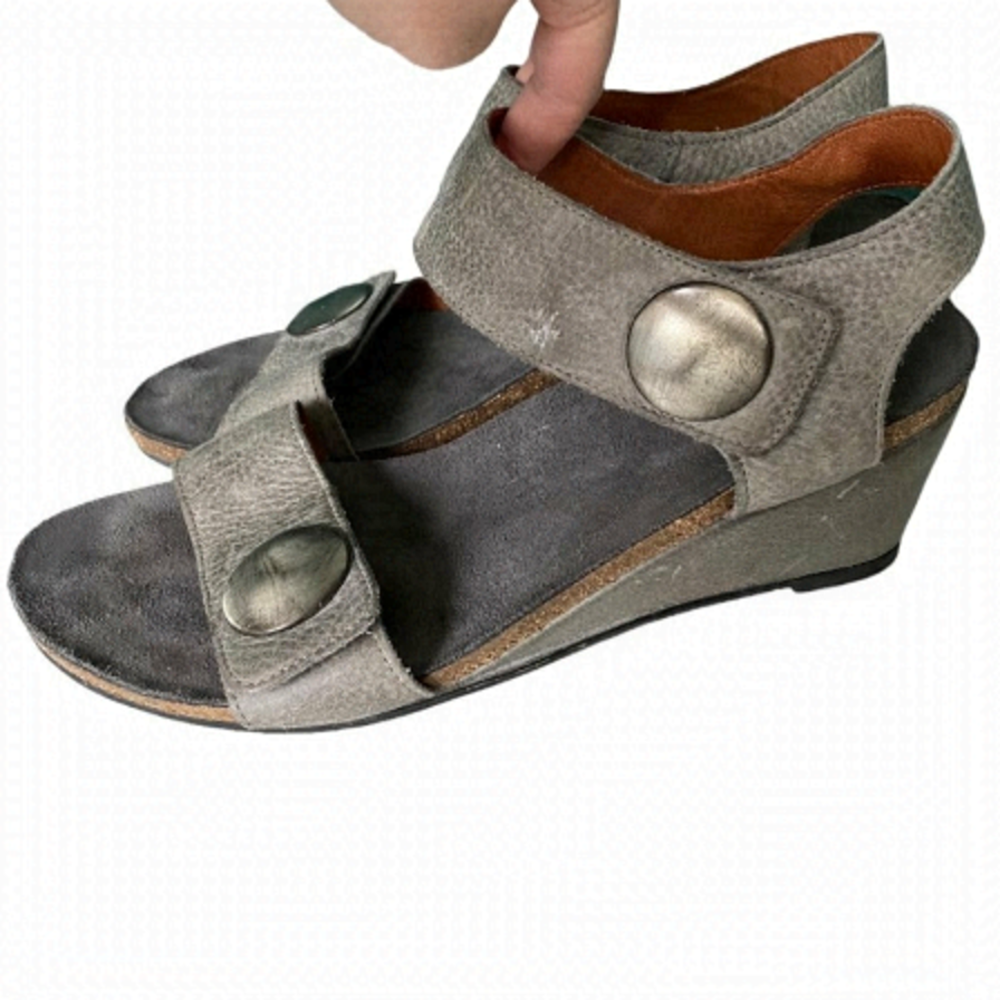 TAOS Carousel Wedge Sandals Suede Upper